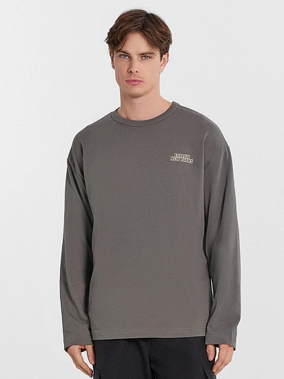 картинка Лонгслив мужской в цвете хаки с печатью от магазина мужской одежды Mark Formelle