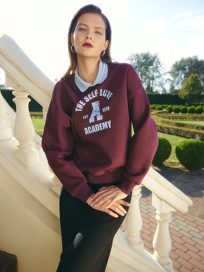 картинка Джемпер женский винный с печатью от магазина стильной одежды Mark Formelle