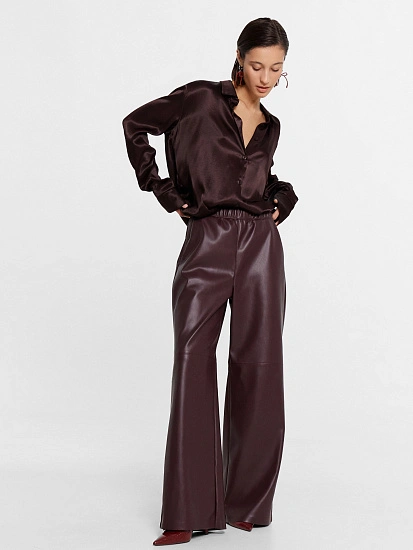 картинка Брюки женские винно-красные из экокожи от магазина стильной одежды Mark Formelle