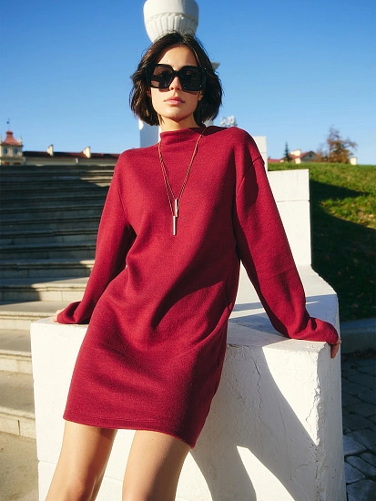 картинка Платье женское мини в вишнево-красном цвете  от магазина стильной одежды Mark Formelle