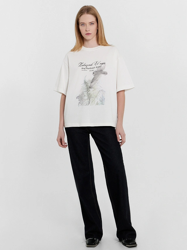 Футболка женская белая из коллекции «Zakaзnik El’nya / Заказник Ельня» - 3