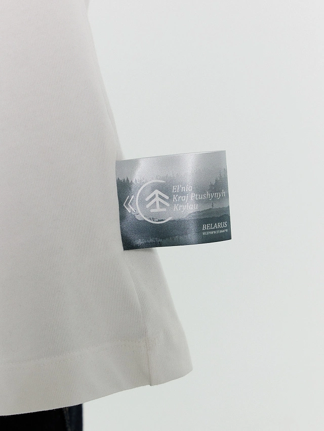 Футболка женская белая из коллекции «Zakaзnik El’nya / Заказник Ельня» - 5