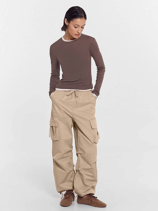 Брюки женские в пыльно-бежевом цвете - 2