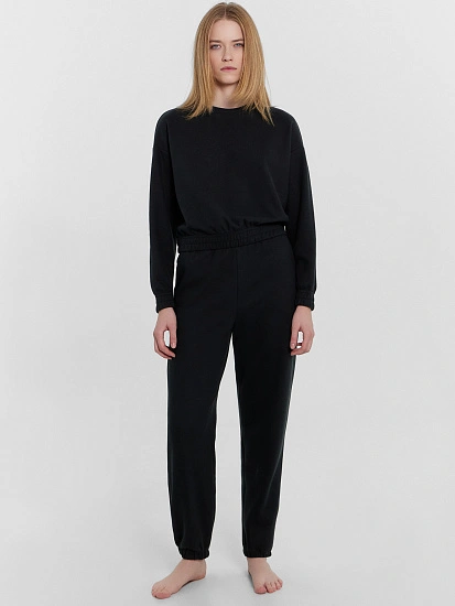 картинка Комплект женский (свитшот, брюки) в угольно-сером цвете  от магазина стильной одежды Mark Formelle