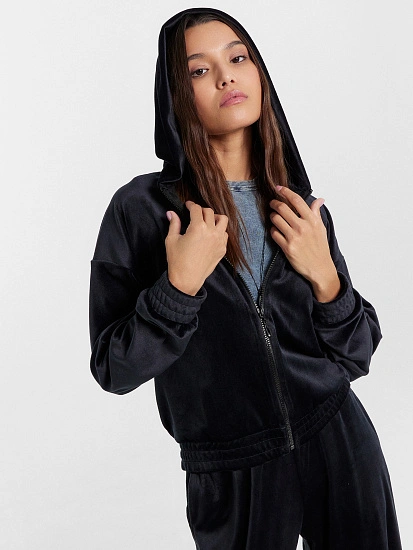 картинка Толстовка женская велюровая в черном цвете  от магазина стильной одежды Mark Formelle