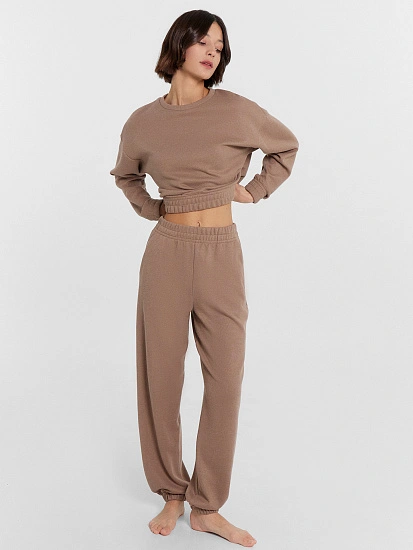 картинка Комплект женский (свитшот, брюки) в коричневом цвете  от магазина стильной одежды Mark Formelle