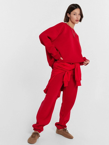 картинка Комплект женский (свитшот, брюки) в красном цвете от магазина стильной одежды Mark Formelle