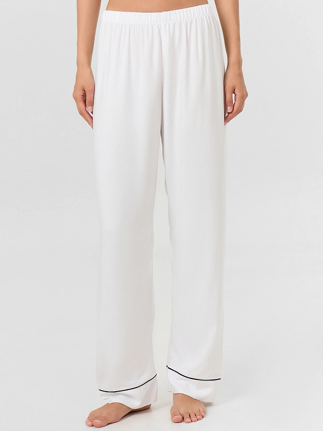 Комплект женский (жакет, брюки) в белом цвете - 5