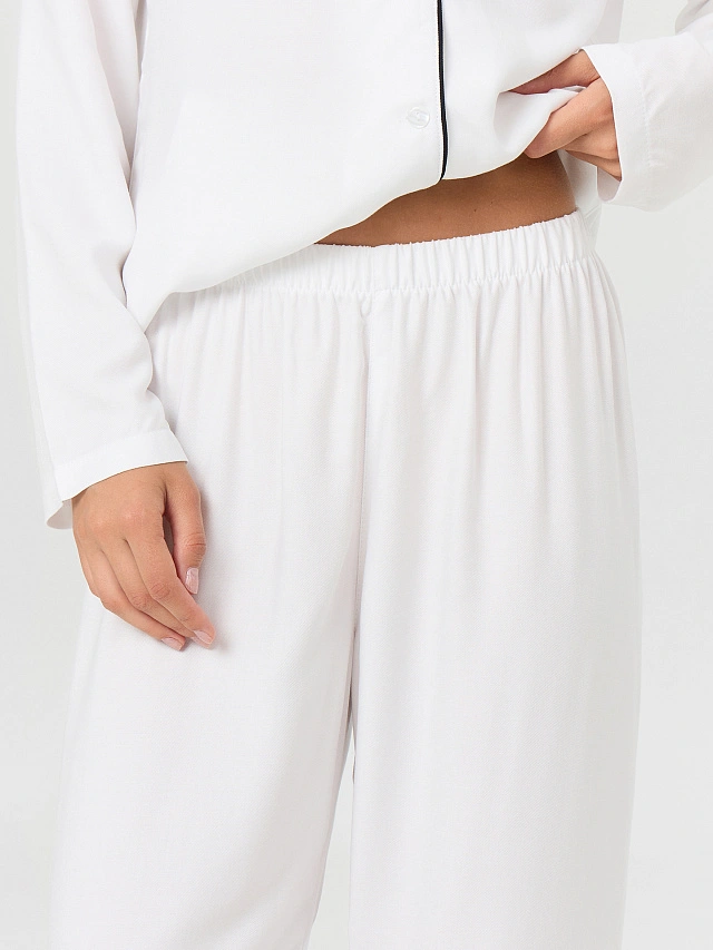 Комплект женский (жакет, брюки) в белом цвете - 8