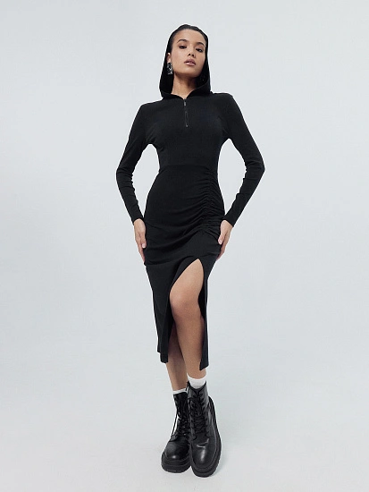 картинка ПЛАТЬЕ ЖЕНСКОЕ ЧЕРНОЕ С РАЗРЕЗОМ НА НОГЕ от магазина стильной одежды Mark Formelle
