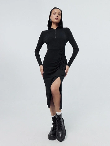 Платье женское черное с разрезом на ноге