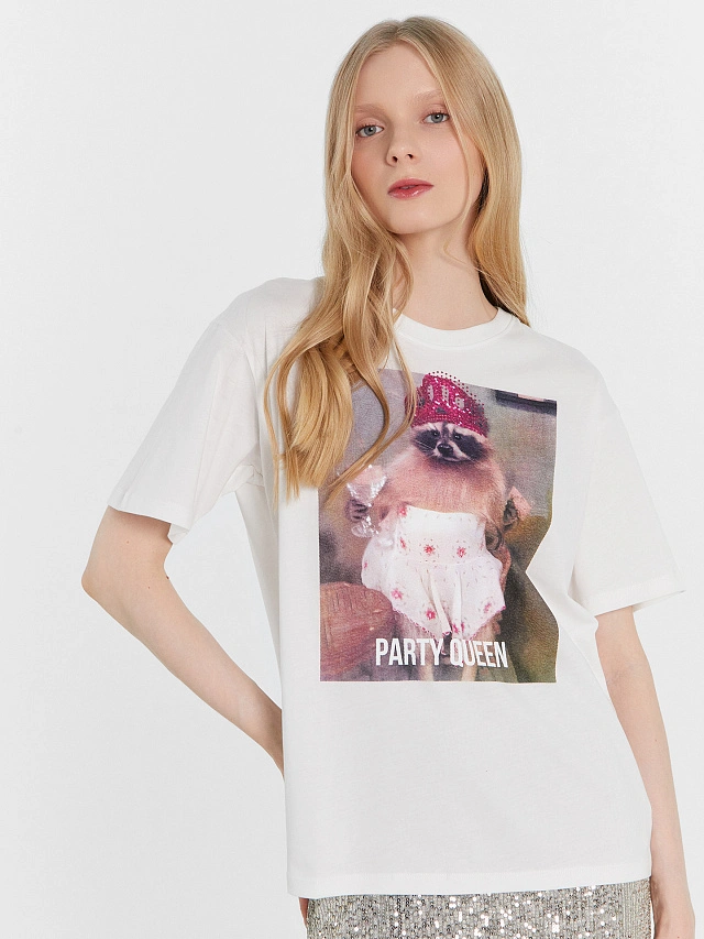Футболка женская белая с принтом и надписью "Party Queen" - 3