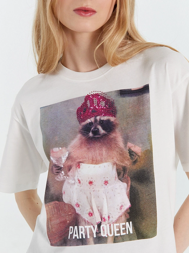 Футболка женская белая с принтом и надписью "Party Queen" - 7