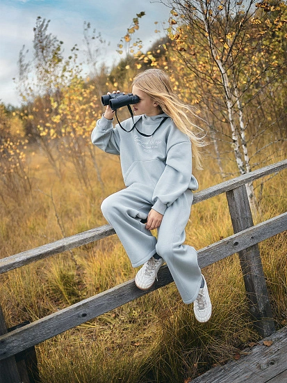 картинка Брюки для девочек серые из коллекции «Zakaзnik El’nya / Заказник Ельня» от известного бренда одежды для девочек Mark Formelle