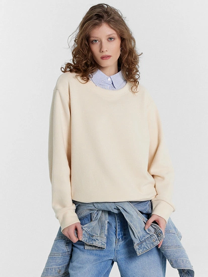 картинка Джемпер женский кремовый с воротником, имитирующим рубашку  от магазина стильной одежды Mark Formelle