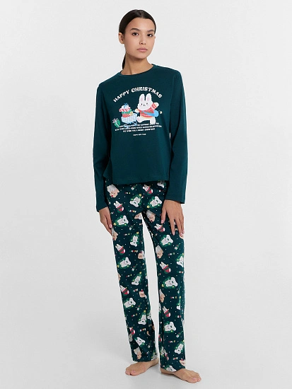 картинка Пижама женская зеленая с принтом и надписью "Happy Christmas" от магазина стильной одежды Mark Formelle