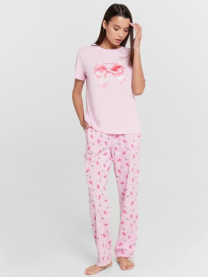 картинка Пижама женская розовая с принтом "I'm your gift" от магазина стильной одежды Mark Formelle