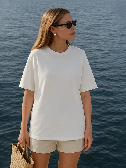 картинка Футболка женская белая  от магазина стильной одежды Mark Formelle