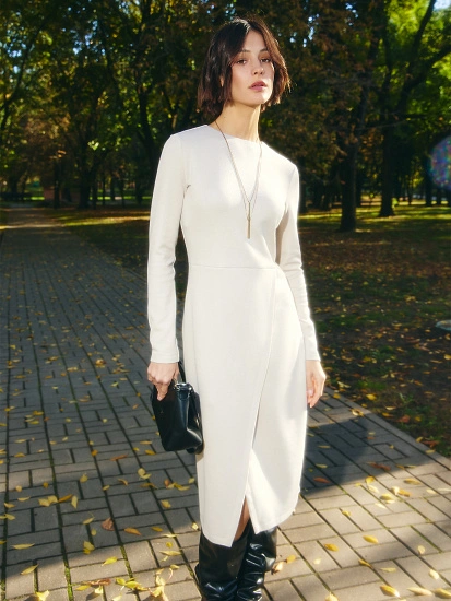 картинка Платье женское бежевое  от магазина стильной одежды Mark Formelle