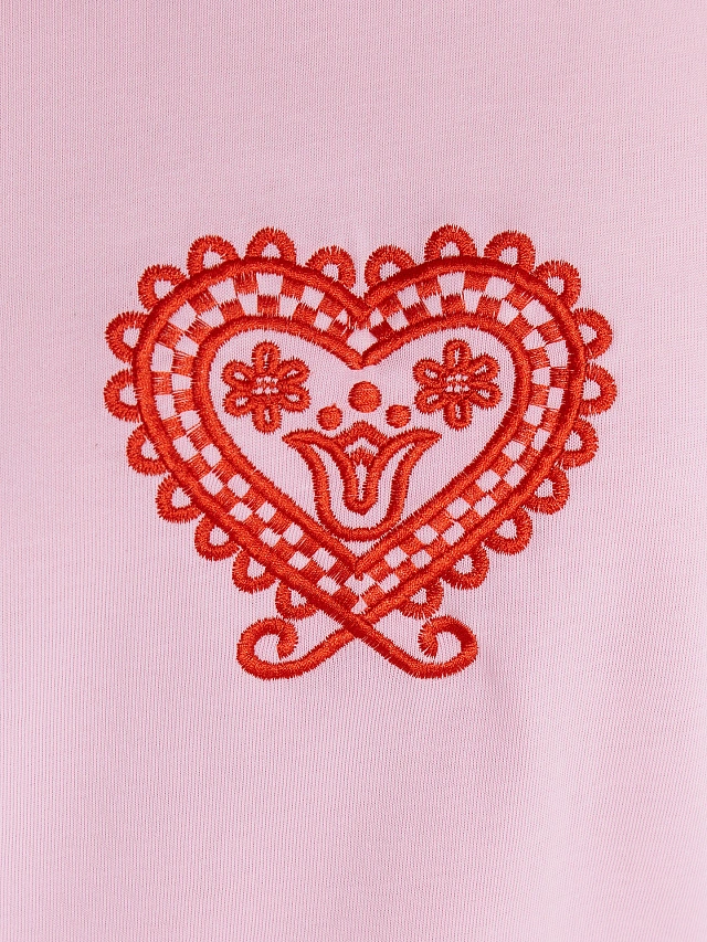 Футболка женская розовая с вышивкой в виде сердца - 6