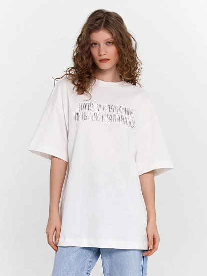 картинка Футболка женская белая с надписью из страз "Хачу на спадканне пiць вiно i цалавацца" от магазина стильной одежды Mark Formelle