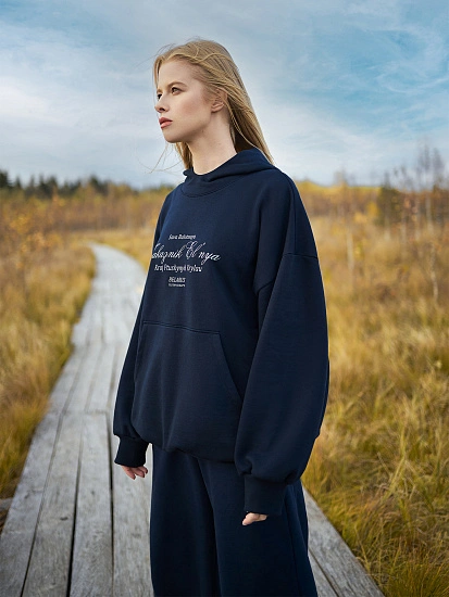 картинка Худи женское синее из коллекции "Zakaзnik El’nya / Заказник Ельня" от магазина стильной одежды Mark Formelle