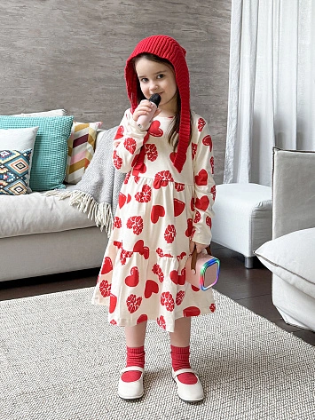 Платье для девочек кремовое с принтом "сердечки"