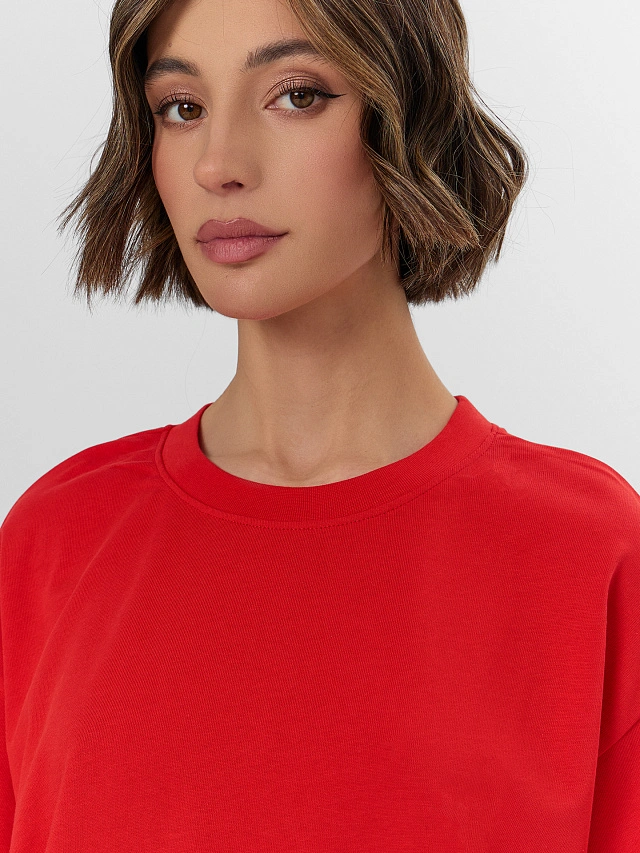 Футболка женская красная с надписью из страз - 5