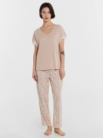 Комплект женский (футболка, капри)