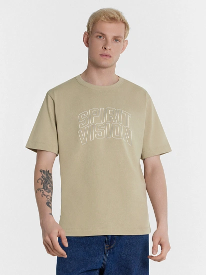 картинка Мужская футболка бежевая с надписью "Spirit vision" от магазина мужской одежды Mark Formelle
