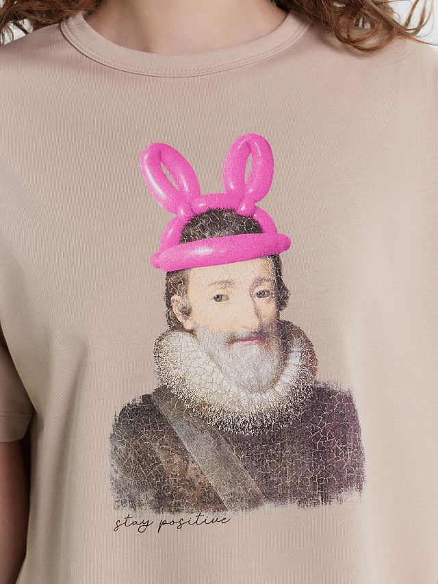 Футболка женская бежевая с принтом и надписью "stay positive" - 5