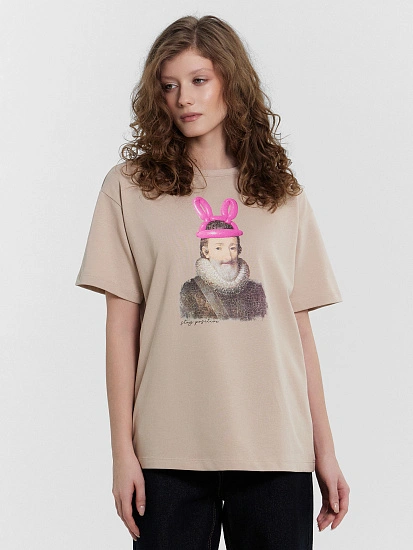 картинка Футболка женская бежевая с принтом и надписью "stay positive" от магазина стильной одежды Mark Formelle