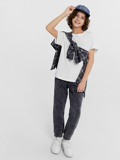 картинка Брюки для мальчиков черные с обработкой эйсид  от магазина одежды для мальчиков от бренда Mark Formelle