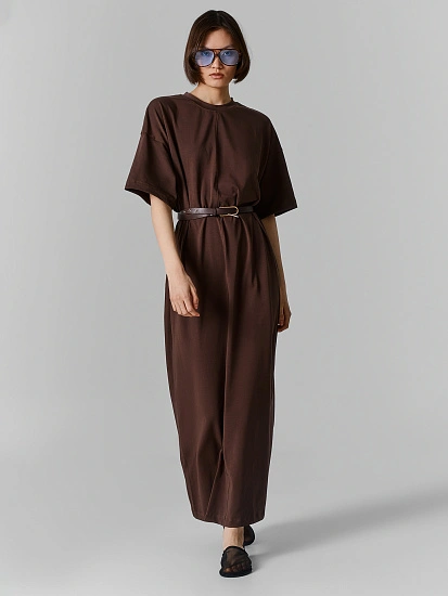 картинка Платье женское коричневое длинное свободного силуэта от магазина стильной одежды Mark Formelle