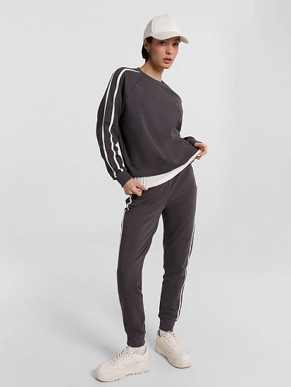 картинка Комплект женский: джемпер и брюки  от магазина стильной одежды Mark Formelle