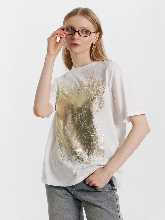 Футболка женская белая с золотистой отделкой - 5