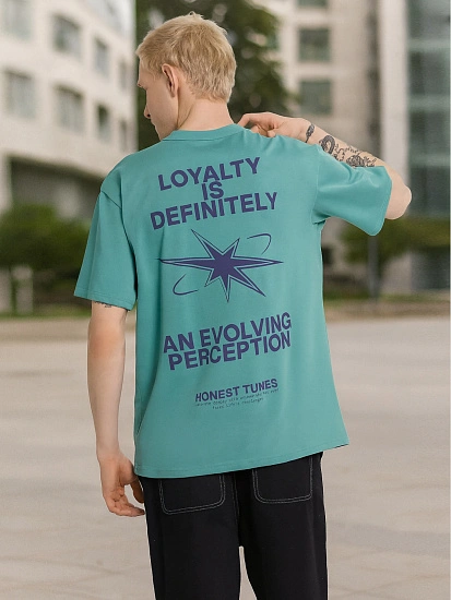 картинка Футболка мужская бирюзовая с надписью "Loyalty is definitely " от магазина мужской одежды Mark Formelle