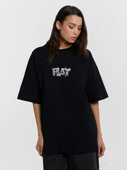 картинка Футболка женская оверсайз черная с принтом "Play" от магазина стильной одежды Mark Formelle