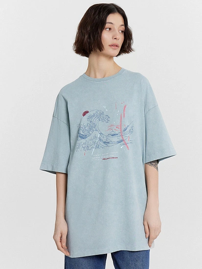 картинка Футболка женская оверсайз голубая с принтом  от магазина стильной одежды Mark Formelle