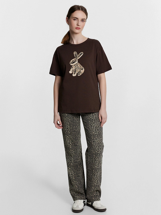 Футболка женская коричневая с принтом - 3