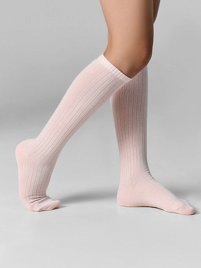 картинка Гольфы детские розовые от известного бренда одежды для девочек Mark Formelle