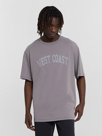 картинка Футболка мужская серая  с надписью "West coast" от магазина мужской одежды Mark Formelle