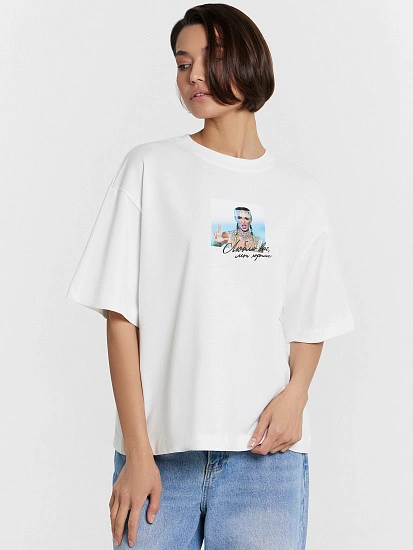 картинка Футболка женская белая с принтом и надписью "Люблю вас, мои хорошие" от магазина стильной одежды Mark Formelle