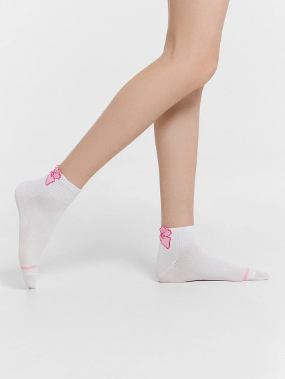картинка Носки детские белые с бантиками  от известного бренда одежды для девочек Mark Formelle