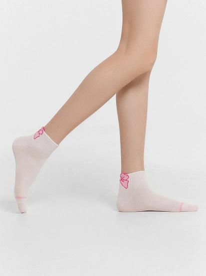 картинка Носки детские розовые с бантиками  от известного бренда одежды для девочек Mark Formelle