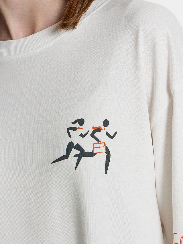 Футболка женская белая с принтом и надписью "Беги. Улыбайся. Помогай" - 6