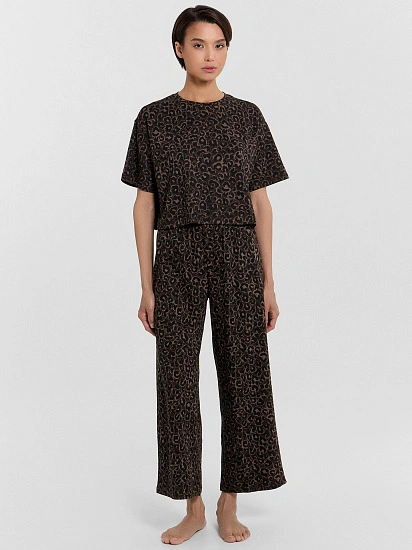 картинка Комплект домашний женский коричневый с леопардовым принтом  от магазина стильной одежды Mark Formelle