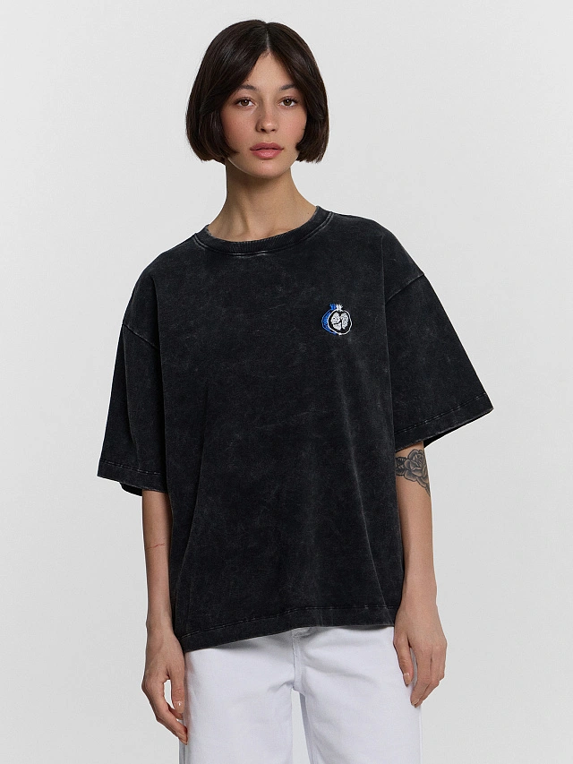 Футболка женская черная с принтом и надписью "pomegranate bliss" - 2