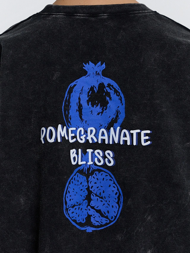 Футболка женская черная с принтом и надписью "pomegranate bliss" - 5