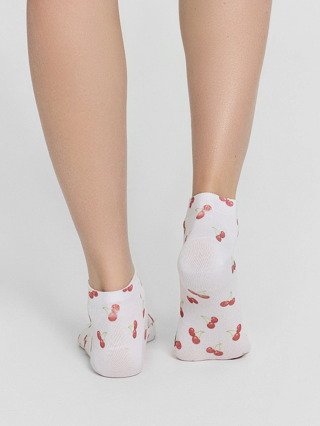 Носки женские белые с узором "вишенки" - 4